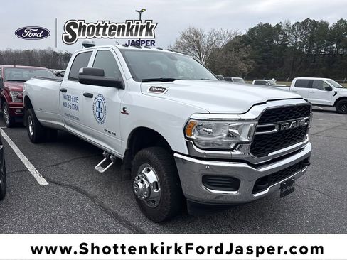 Used 2022 RAM 3500 Tradesman image 1