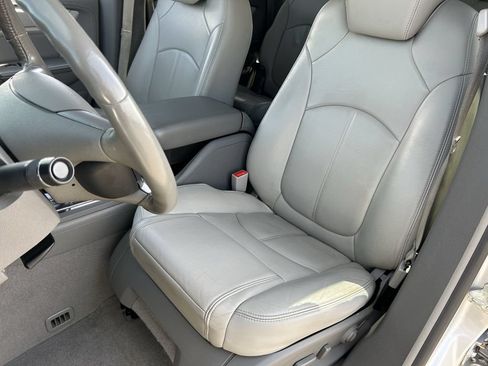 Used 2017 Chevrolet Traverse LT FWD image 21