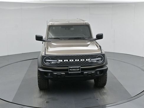 Used 2025 Ford Bronco Badlands image 40