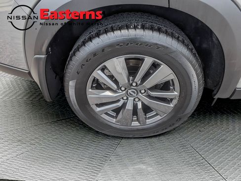 Used 2022 Nissan Pathfinder SV image 16