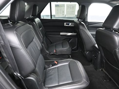 Used 2022 Ford Explorer Limited w/ Equipment Group 301A AWD/4WD image 8