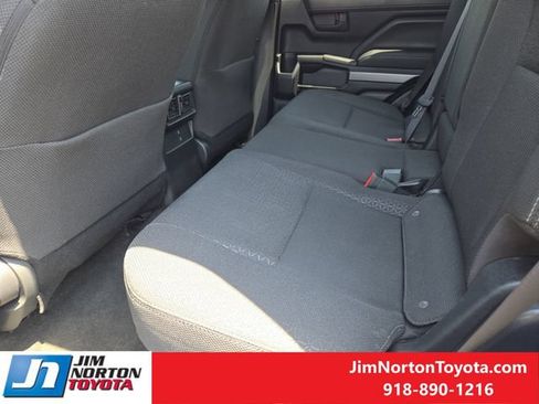 Used 2025 Toyota 4Runner SR5 AWD/4WD image 30