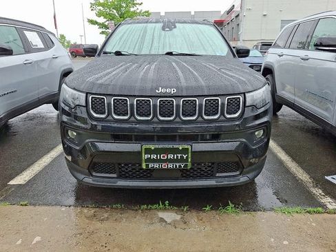 Used 2024 Jeep Compass Latitude AWD/4WD image 2