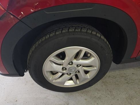 Used 2022 Hyundai Venue SE FWD image 4