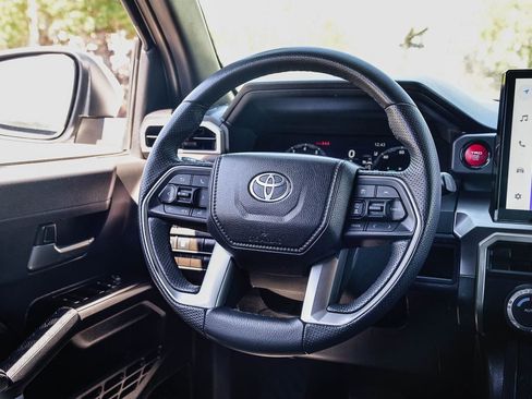 Certified 2025 Toyota Tacoma TRD Off-Road image 18