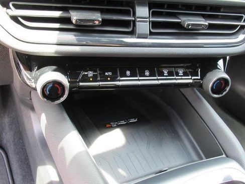 New 2025 Chevrolet Equinox EV RS image 28