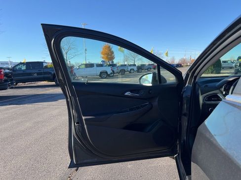 Used 2017 Chevrolet Cruze LT w/ Convenience Package image 8