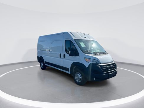 Used 2026 RAM ProMaster 2500 w/ Convenience Group FWD image 2