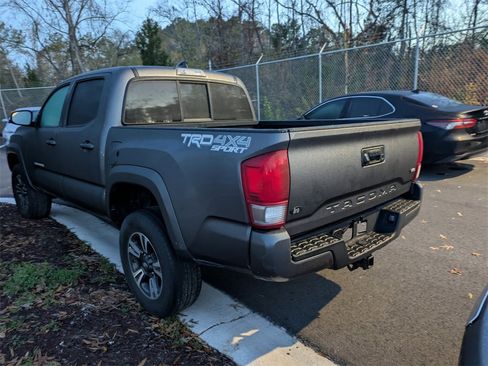 Used 2016 Toyota Tacoma TRD Sport image 5