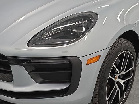 Certified 2025 Porsche Macan AWD/4WD image 11