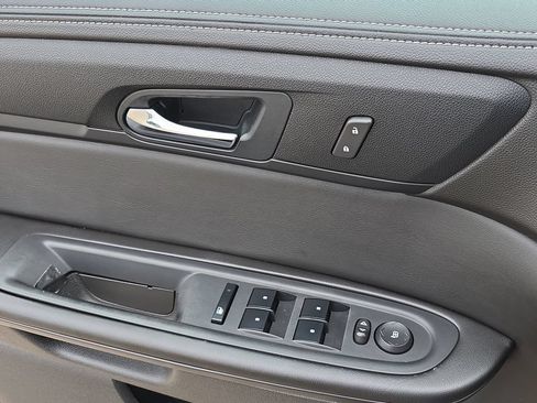 Used 2016 Chevrolet Traverse LT FWD image 29