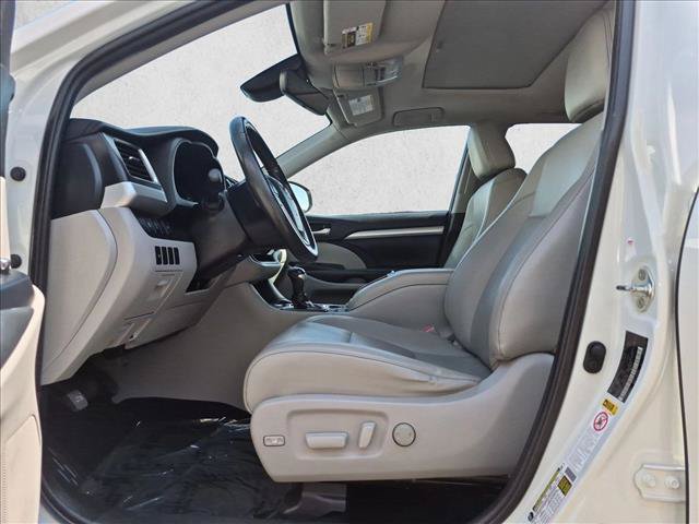 Used 2019 Toyota Highlander XLE AWD/4WD image 15