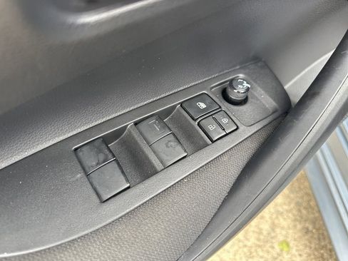Used 2024 Toyota Corolla LE w/ LE Convenience Package FWD image 16