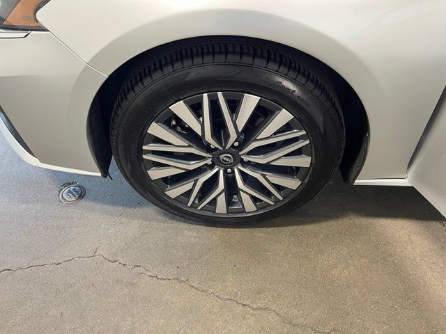 Used 2024 Nissan Altima 2.5 SV FWD image 31
