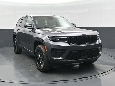 New 2025 Jeep Grand Cherokee Altitude image 10