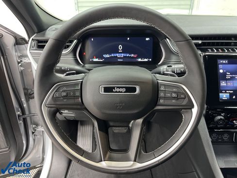 Used 2024 Jeep Grand Cherokee Altitude image 17