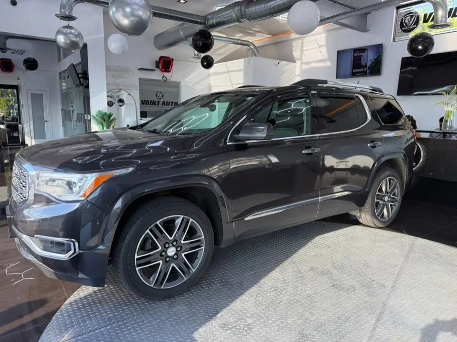 Used 2017 GMC Acadia Denali w/ Technology Package AWD/4WD image 2