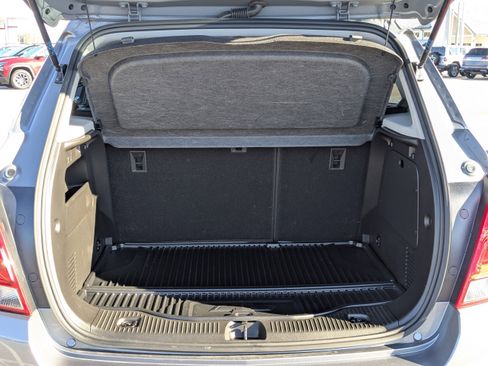 Used 2019 Chevrolet Trax LT w/ LT Convenience Package image 12