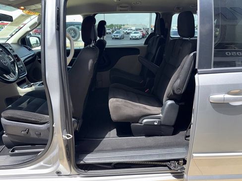 Used 2016 Dodge Grand Caravan SXT w/ Rear Park Assist Package FWD image 14