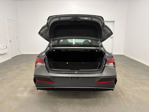 Used 2025 Hyundai Elantra SE image 12