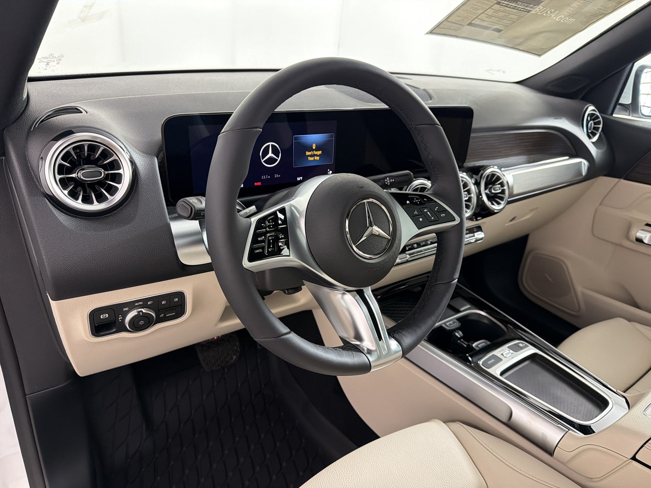 Used 2026 Mercedes-Benz GLB 250 4MATIC image 4