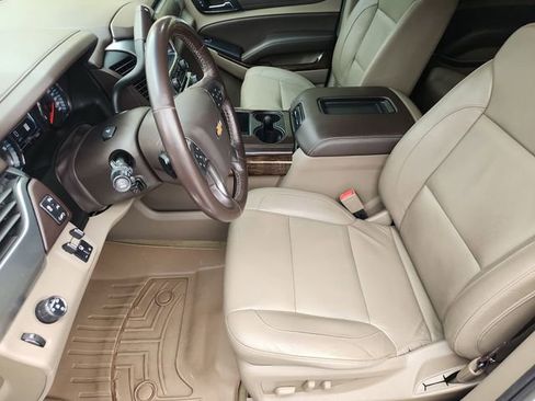 Used 2018 Chevrolet Suburban LT w/ LT Signature Package RWD image 19