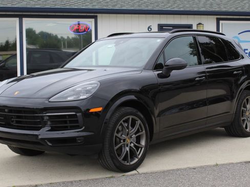 Used 2019 Porsche Cayenne AWD/4WD image 1