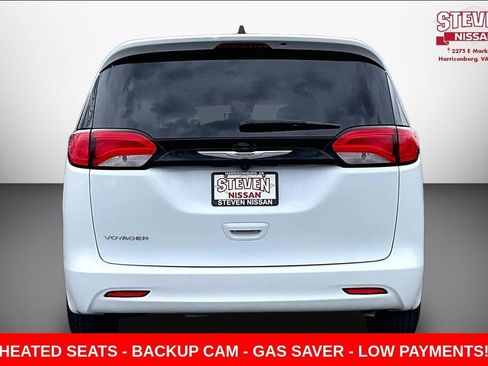 Used 2023 Chrysler Voyager LX image 5
