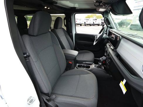 New 2026 Jeep Wrangler Sahara AWD/4WD image 26