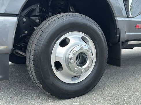 Used 2024 Ford F350 Platinum AWD/4WD image 12