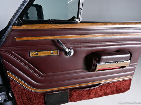 Used 1991 Jeep Grand Wagoneer image 32