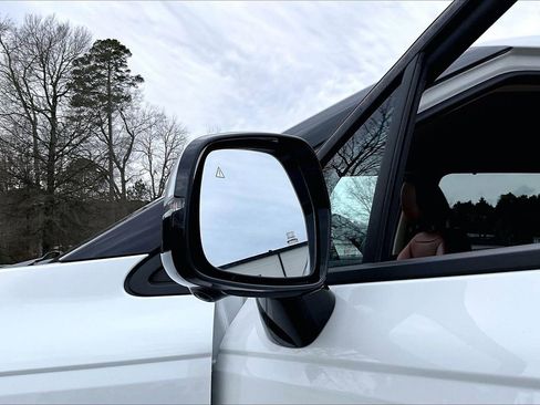 Used 2024 Kia Carnival SX image 29