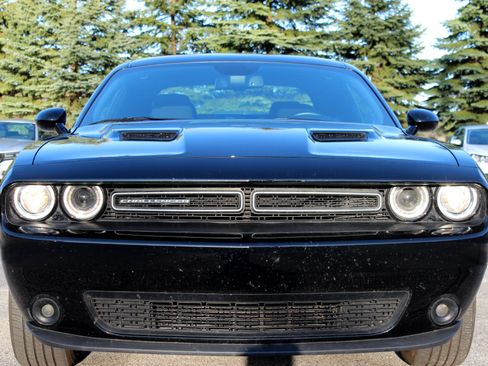 Used 2021 Dodge Challenger SXT image 5