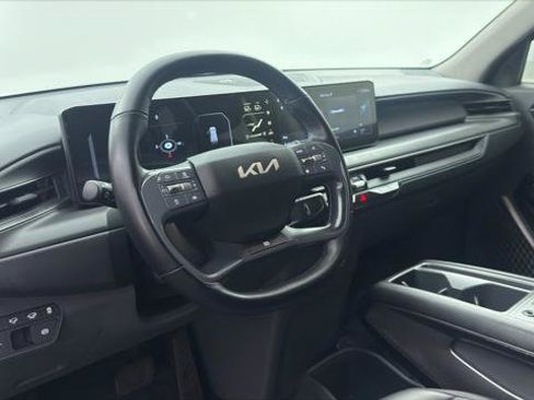 Used 2024 Kia EV9 Light Long Range RWD image 24