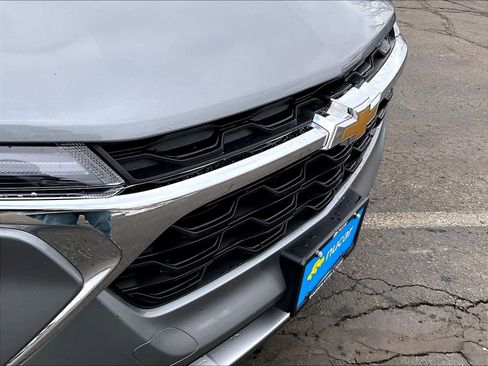 Used 2025 Chevrolet Trax LT w/ LT Convenience Package image 32