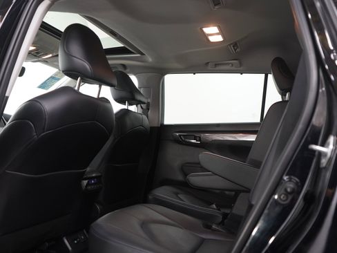 Used 2024 Toyota Highlander Limited AWD/4WD image 21