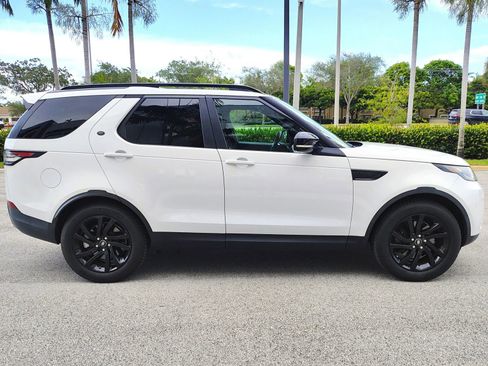 Used 2017 Land Rover Discovery SE image 5
