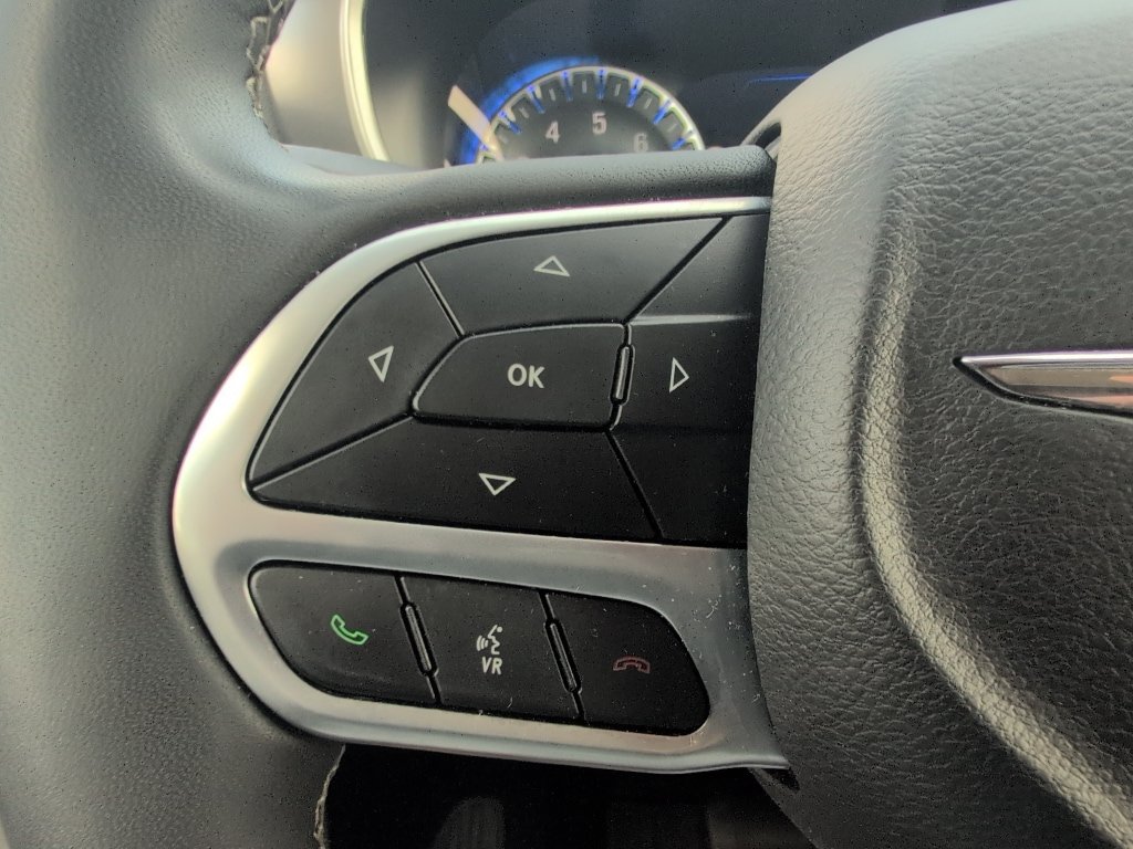 Used 2024 Chrysler Pacifica Touring-L FWD image 20