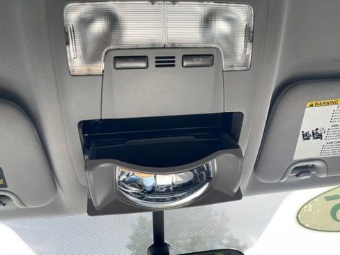 Used 2015 Toyota Highlander Plus FWD image 25