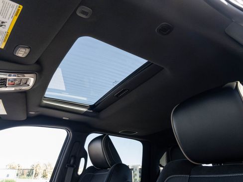 Used 2024 RAM 2500 Laramie w/ Night Edition image 27