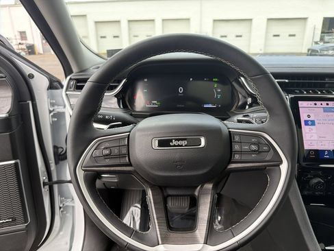 Used 2022 Jeep Grand Cherokee Limited 4xe w/ Luxury Tech Group II AWD/4WD image 21