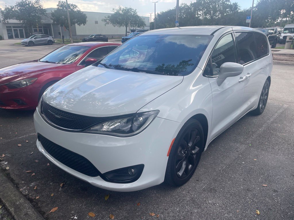 Used 2018 Chrysler Pacifica Touring Plus w/ S Appearance Package FWD image 1