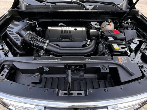 Used 2023 GMC Acadia SLE image 10