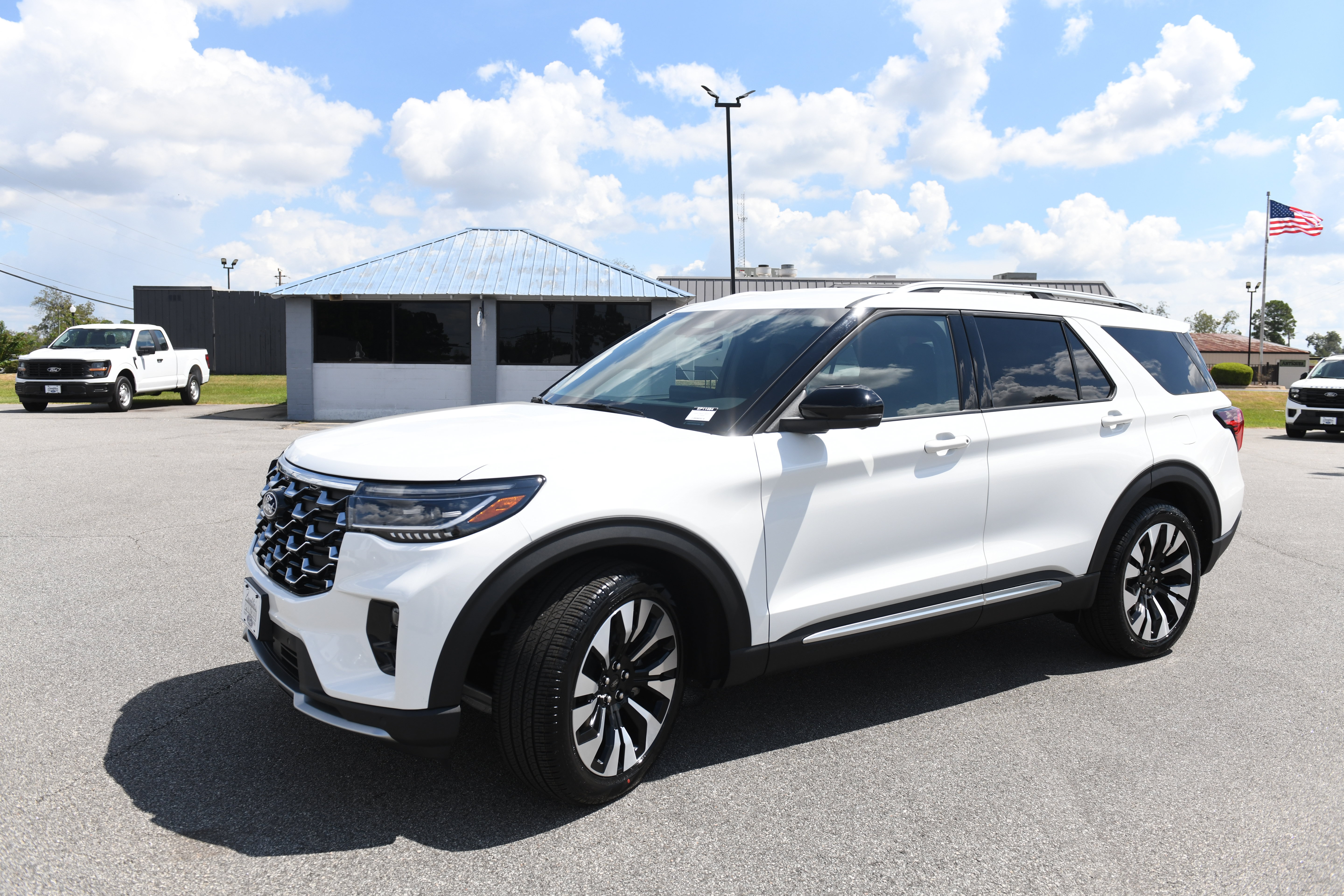 New 2027 Ford Explorer Platinum RWD image 4