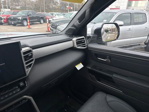 Used 2025 Toyota Tundra Limited AWD/4WD image 29