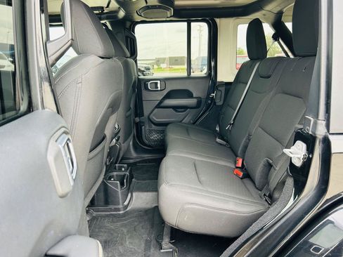 Used 2019 Jeep Wrangler Unlimited Sahara AWD/4WD image 23