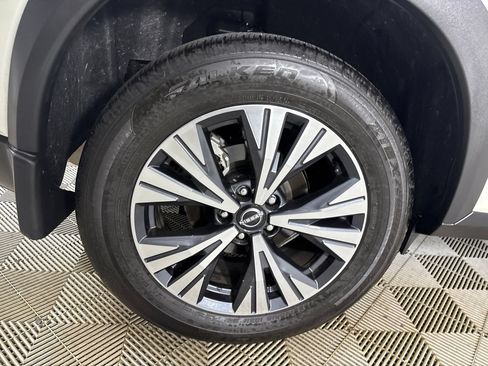 Used 2023 Nissan Rogue SV w/ SV Premium B Package FWD image 33