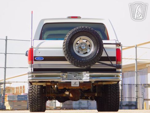 Used 1995 Ford Bronco XLT AWD/4WD image 4