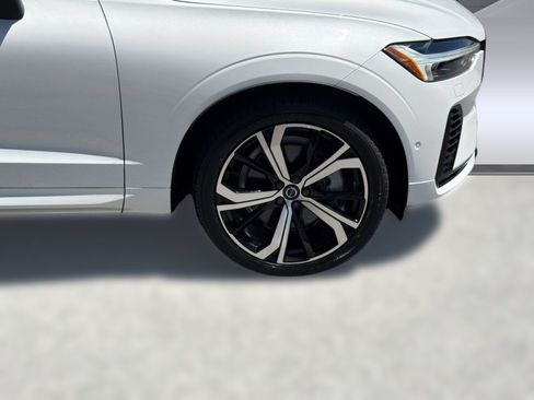 Certified 2024 Volvo XC60 T8 Ultimate w/ Protection Package Premier AWD/4WD image 12