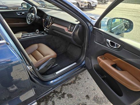 Used 2023 Volvo XC60 T8 Plus image 12